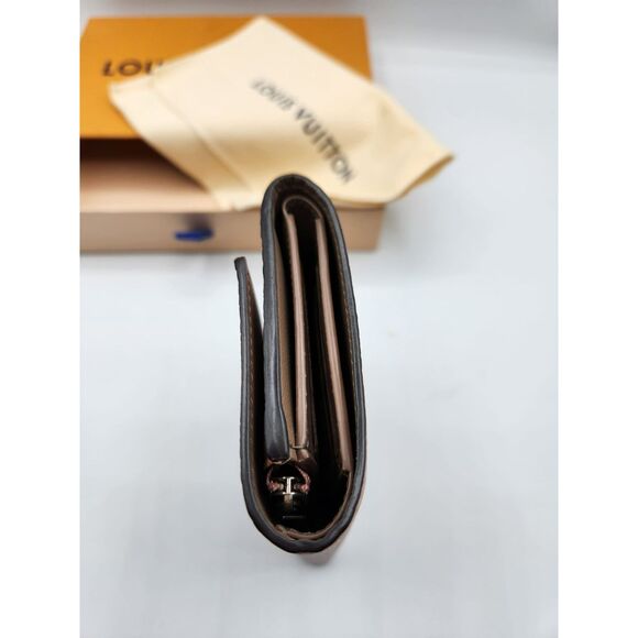 Louis Vuitton Capucines Taurillon Leather Trifold Wallet - Rose Jasmine - Picture 5 of 11